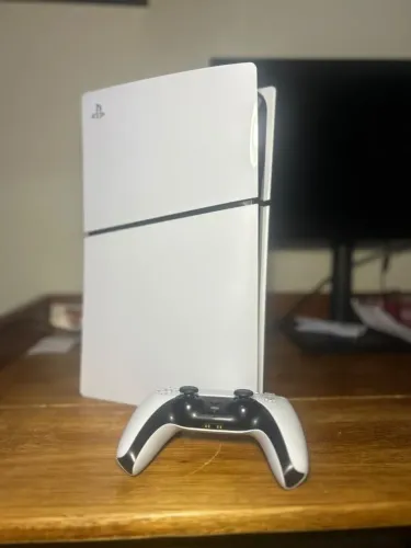 PS5 Slim Digital 825GB + Controle Original