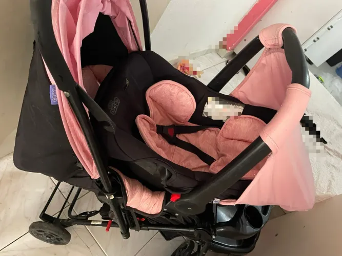 Carrinho de bebê com bebê-conforto Cosco - Rosa e Preto