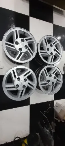Jogo de rodas do Escort xr3