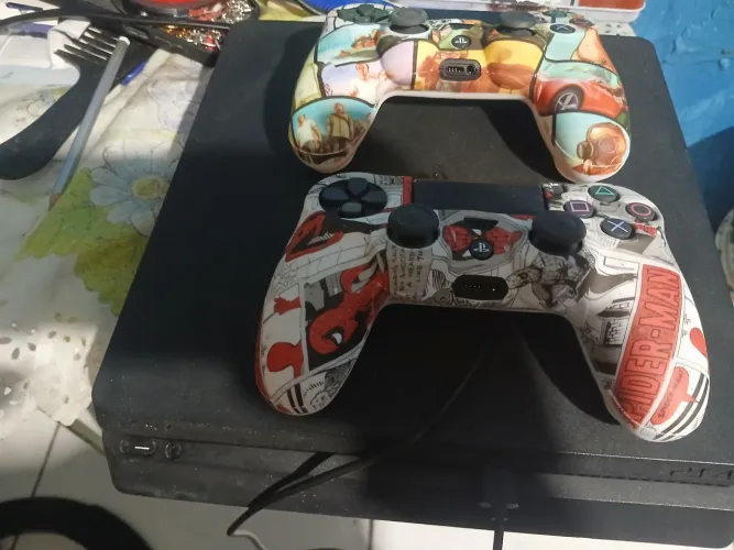 PLAYSTATION 4