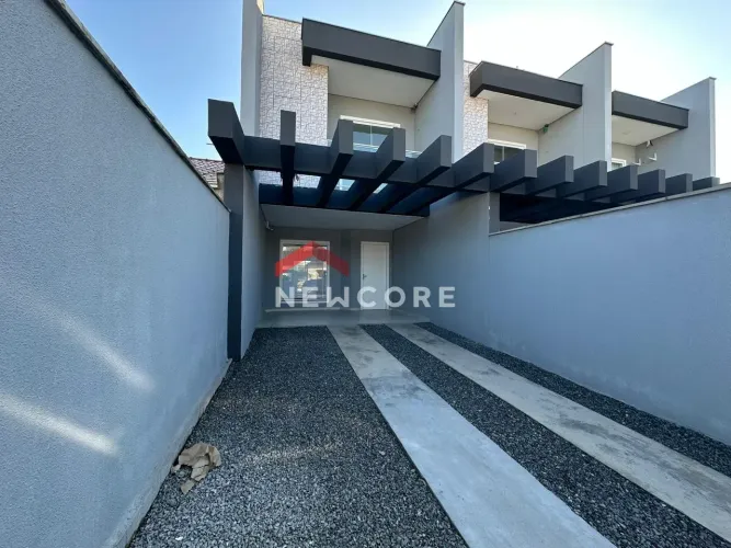 Casa em Rua dos Cravos - Guanabara - Joinville/SC