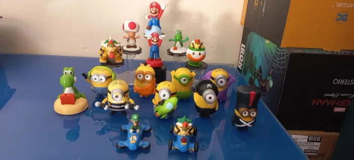 Vendo miniaturas Mario broz e dos minions