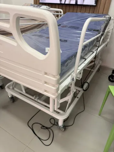 Cama hospitalar eletrônica com colchão pneumático