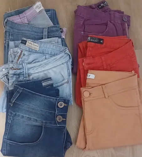 10 reais cada calça, tamanho 40 e 38