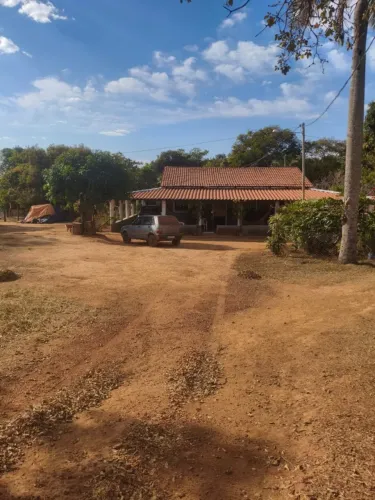 Chácara para Venda, 3 dormitórios, 1 suíte, 4 banheiros, 3 vagas