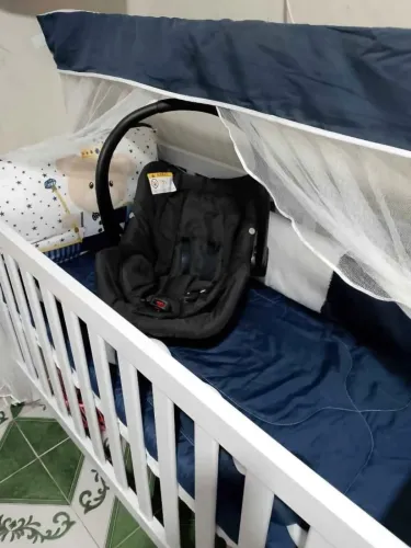 Berço de Bebê + Cadeirinha (em ótimo estado)