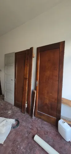 8 Portas de Madeira Nobre Antigas com Caixilhos
