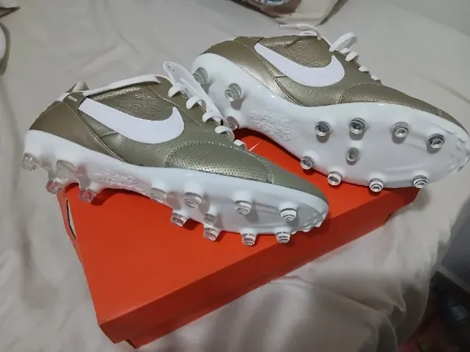 Chuteira Nike premier