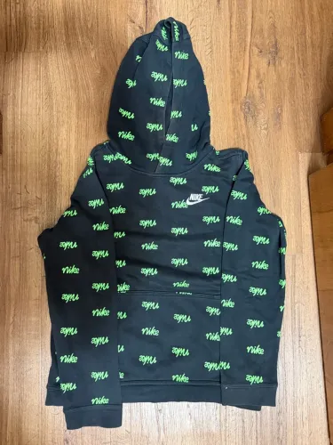 moletom nike chuva de logo preto e verde script all over print neon jaqueta casaco blusa