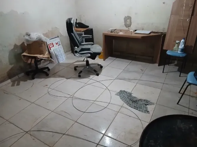 Alugo casa com quarto cozinha e banheiro 