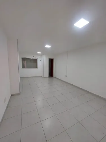 Alugo salas comerciais no centro da cidade