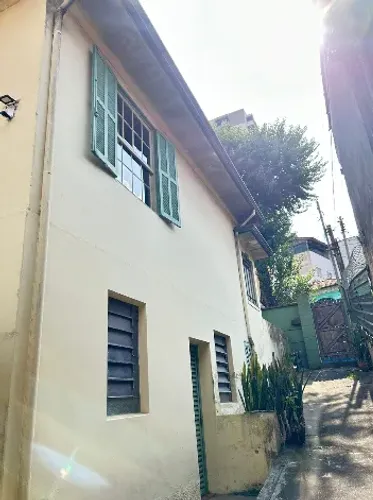 Casa para aluguel em Santo André (Vila Guiomar) com 2 quartos, 1 vaga e varanda