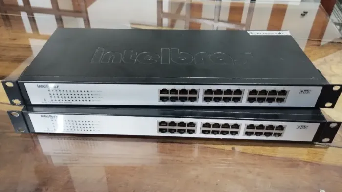 Switch Intelbras SF 2400 QR 10/100 24 portas