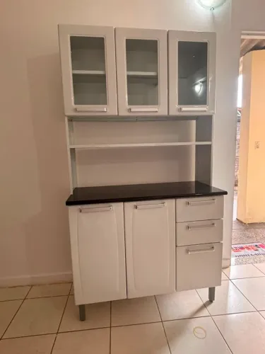 Armário de Cozinha Itatiaia Branco com Tampo Preto - Excelente Estado