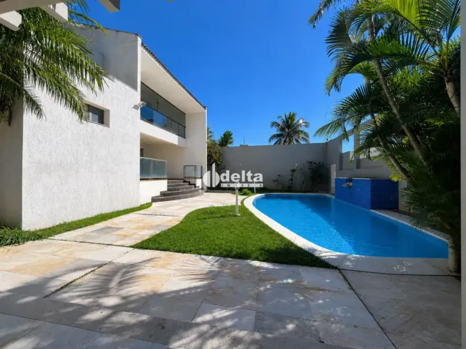 Casa com 5 quartos sendo 5 suíte disponível para venda no bairro Morada da Colina em Uberl