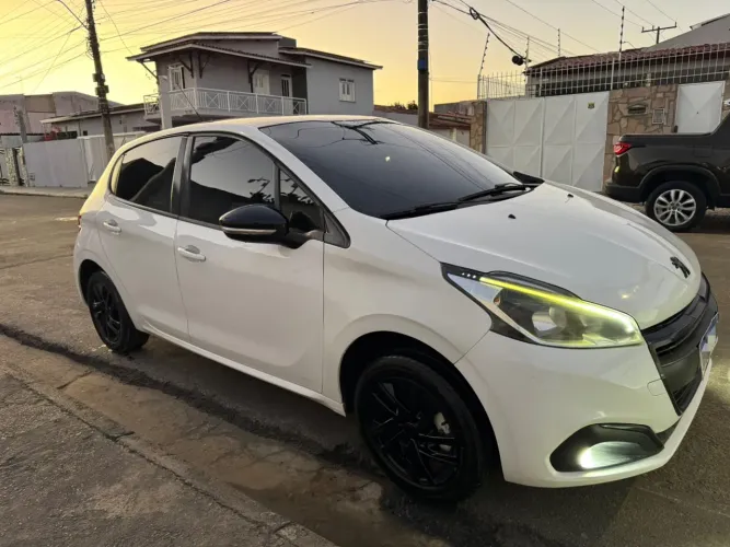 Peugeot 208 Active 1.2 Flex 12V 5P Mec. 2018