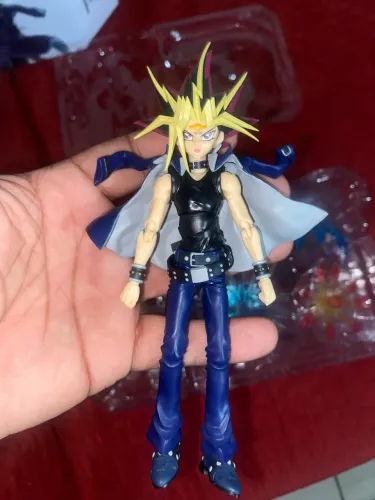 Yugi sh figuarts (DETALHE NO PINO )