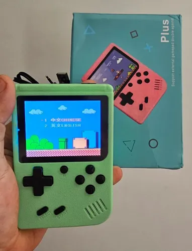 Videogame Portátil com 500 jogos. Recarregável. 