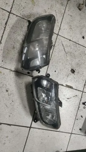 Par de farol Sandero Logan 2015 em diante 