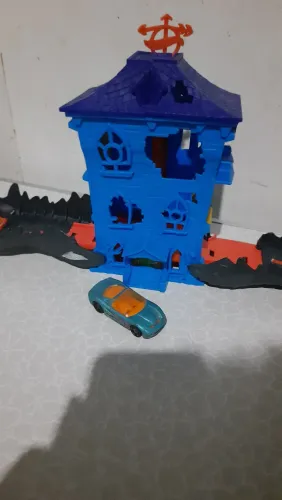 Pista Hot wheels croc mansion attack