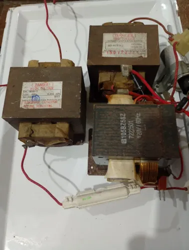 Peças micro ondas.