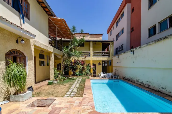 Casa à Venda - Sagrada Família, 8 Quartos, 458 m2