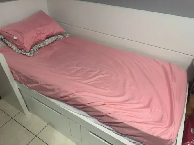 Cama solteiro com gavetas