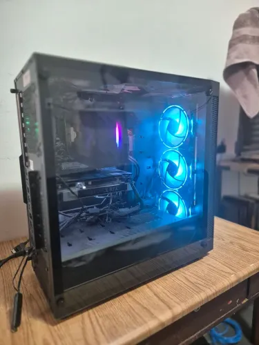 PC GAMER + MONITOR ZOWIE 144HZ