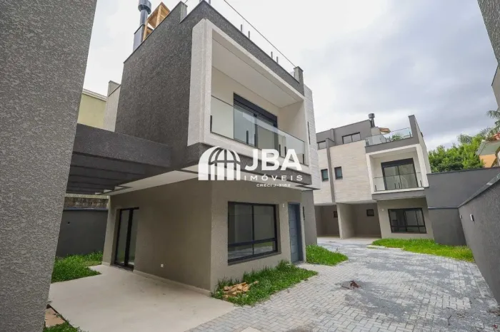 SOBRADOS TRIPLEX NO ÁGUA VERDE!