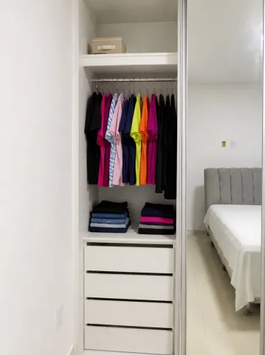 Guarda roupa com painel