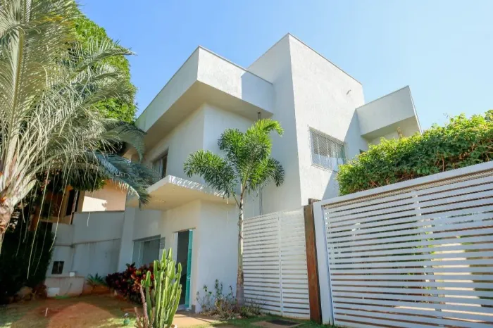 Casa de 207 m² com 04 suítes para alugar por R$ 8.500/mensais no Condomínio do Lago - Goiâ