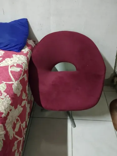 Vendo cadeira estofada.