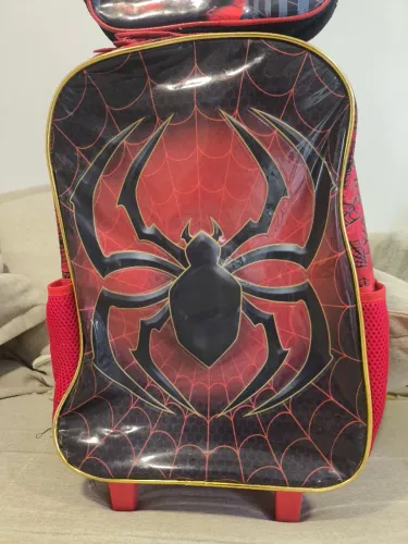 Mochila de rodinhas do Homem-Aranha marca Winth