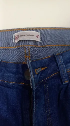 Um calça jeans feminina  tamanho 40 usada. 