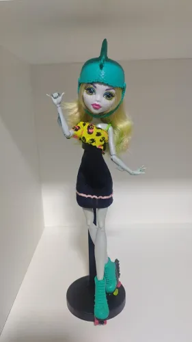 Monster high lagoona roller maze