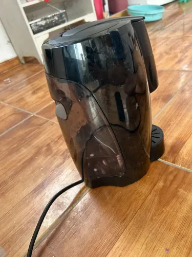 Cafeteira espresso de cápsulas três corações.