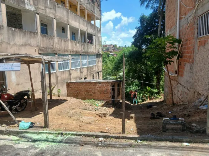 Vendo este terreno valor 50 mil, tem conversa, falar com Graziele *66