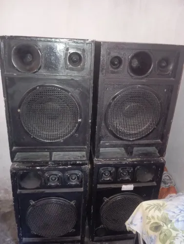 Caixas de som mesa e amplificadores