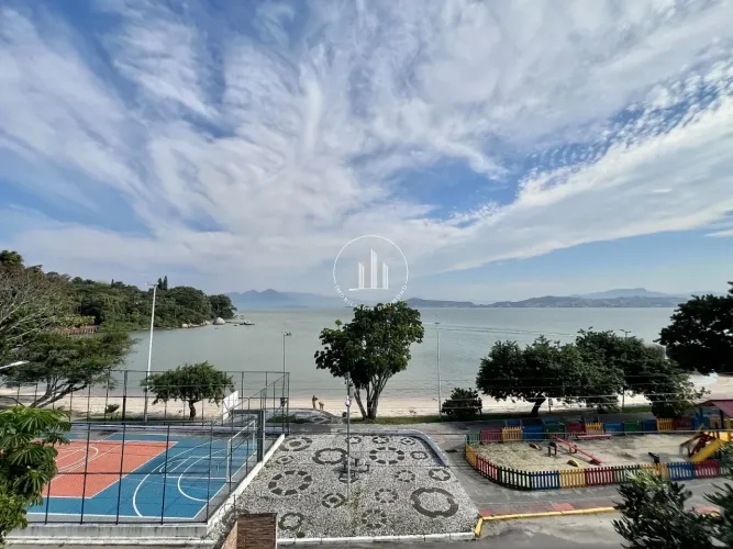 casa na beira do mar do bom abrigo