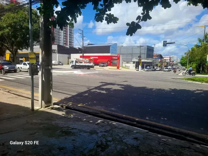 Lene Pegado Aluga Ponto Comercial na Av Dr. Freitas frente Av. Pedro Miranda