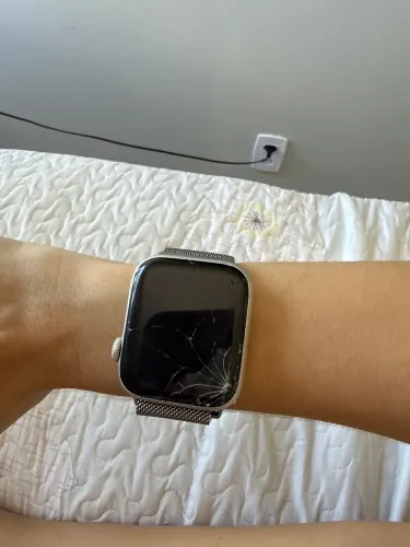 Apple Watch com tela quebrada: 