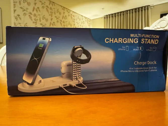 Doca de Carregamento de celular - Relógio e fone de ouvido.
