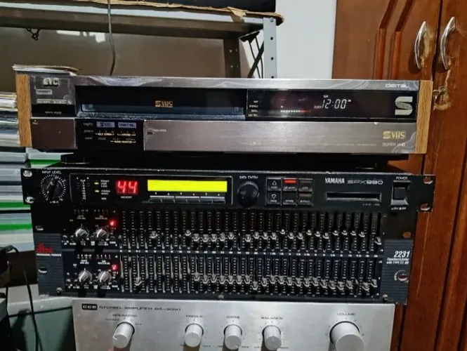 VIDEO CASSETE SUPER VHS HR-S8000U vintage!