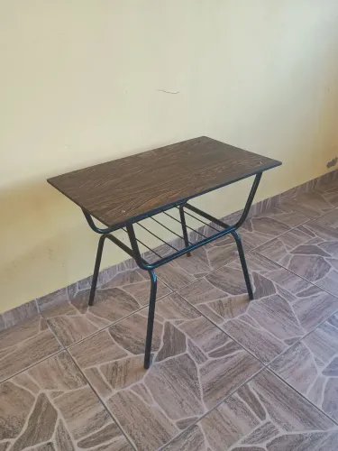 Mesinha de tv antiga