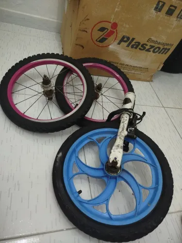 Par de Rodas Aro 12 Alumínio Rosa + Roda Aro 12 Azul com Garfo e Freio Infantil