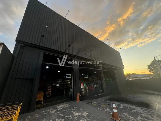 Galpão Comercial à Venda na Vila Paraíso, Campinas, 600 m² Construídos