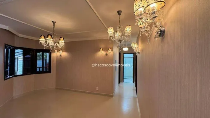 Casa com piscina no bairro Cancelli - 310m² área de terreno e 99m² de área construída