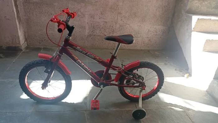Bicicleta aro 16 semi nova
