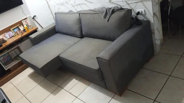 SOFÁ EXTREMAMENTE NOVO 