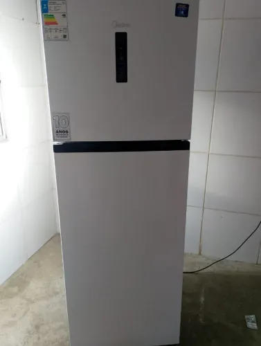 Vende se geladeira